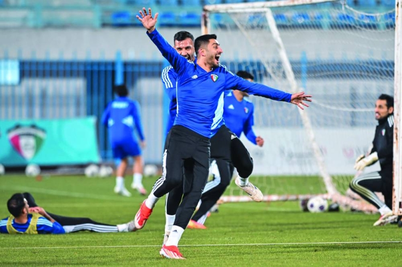 


 أجواء إيجابية في تدريب منتخب الكويت 