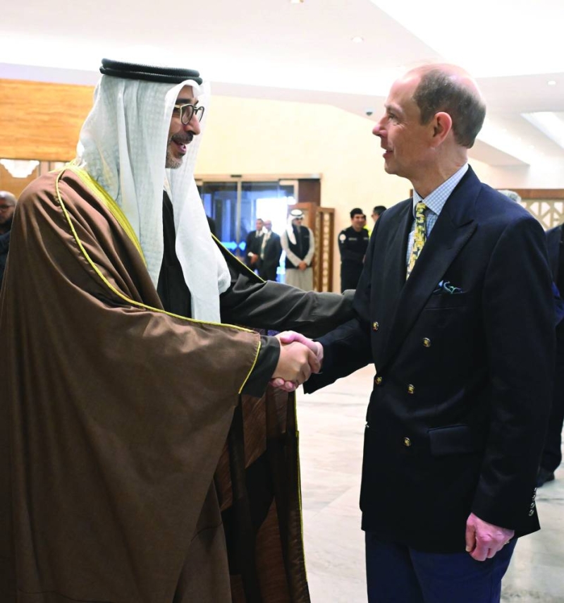 العبدالله مُودّعاً دوق إدنبره والوفد المرافق بالمطار 