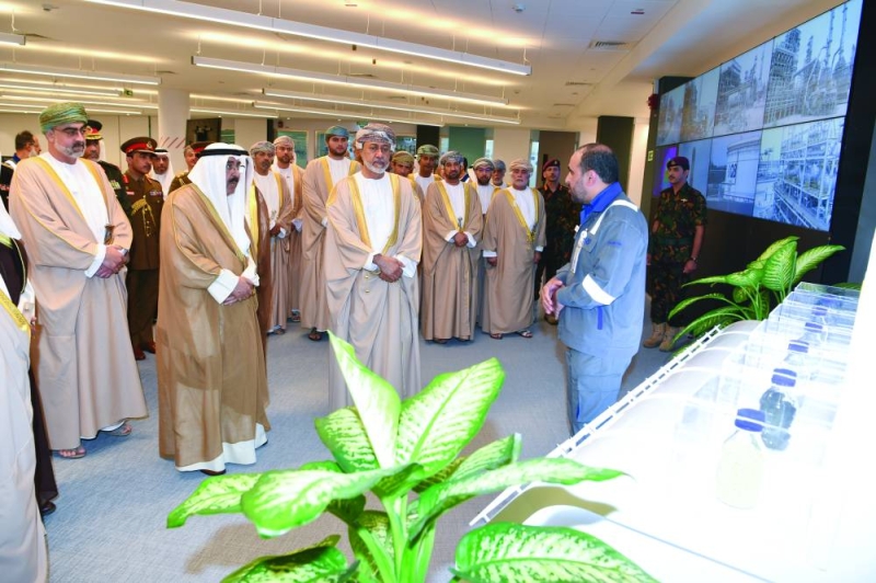 الأمير وسلطان عُمان خلال حفل افتتاح مجمع مصفاة الدقم في 7 فبراير 2024