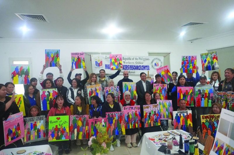 المُشاركون في نشاط الرسم