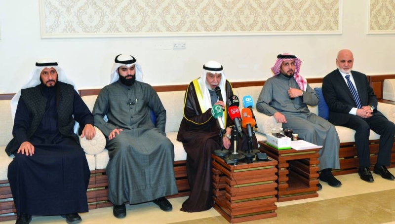 المذكور ملقياً كلمته