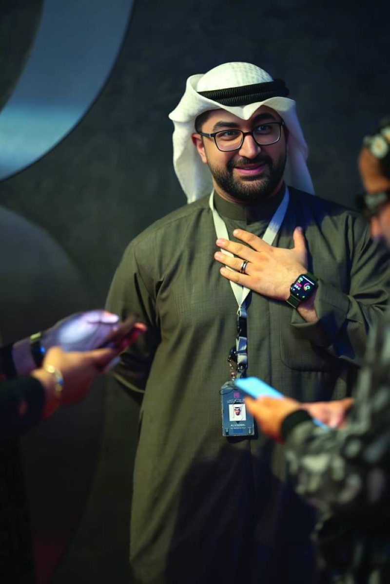 


علي حسين كمال متحدثاً لوسائل الإعلام 