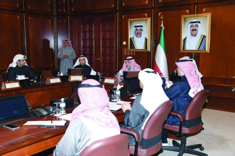 


النائب الأول وعدد من الوزراء وكبار المسؤولين خلال اللقاء المفتوح مع رؤساء تحرير الصحف وجمعيات النفع العام 