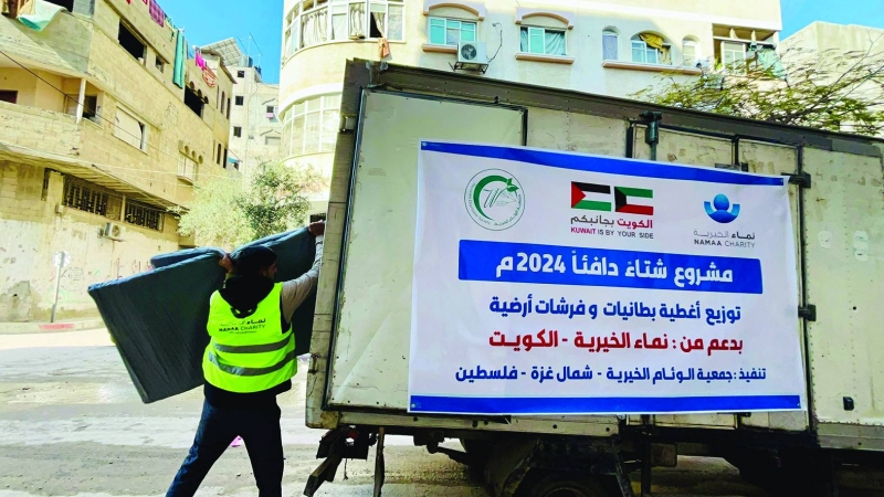 جانب من توزيع الإغاثات الشتوية على النازحين