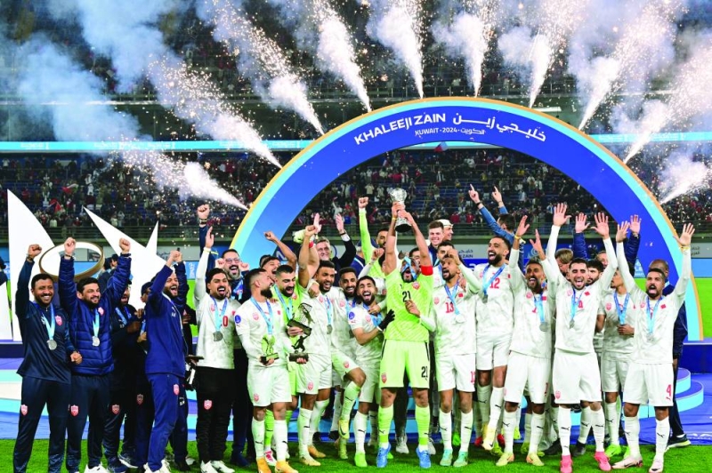 


لاعبو البحرين على منصة التتويج 