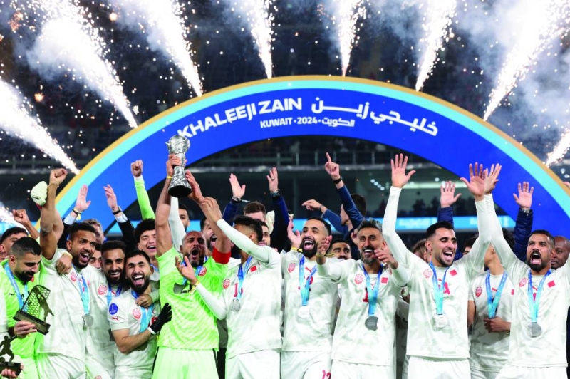 


الأحمر البحريني مُحتفلاً ببطولة «خليجي زين26» 
