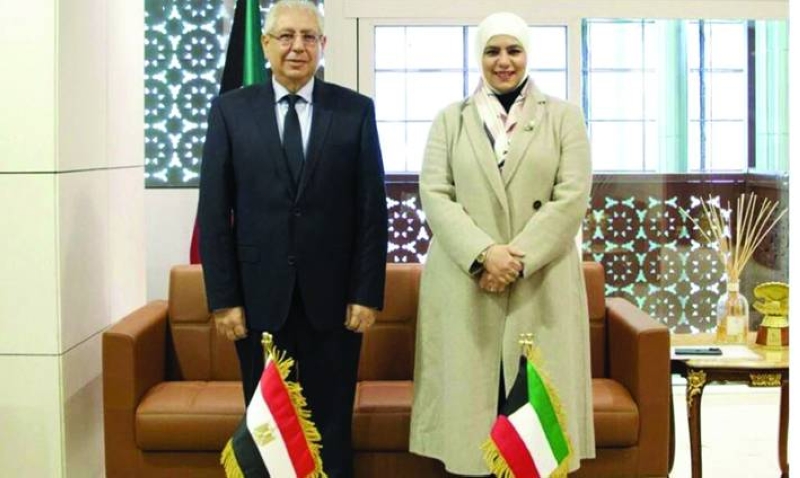 


الوزيرة نورة الفصام والسفير شلتوت في جانب من اللقاء 