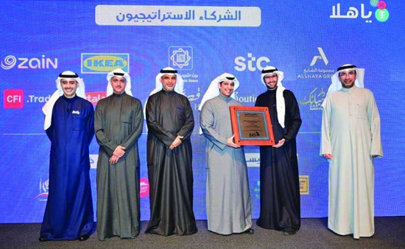 


تكريم وزير الإعلام عبدالرحمن المطيري 