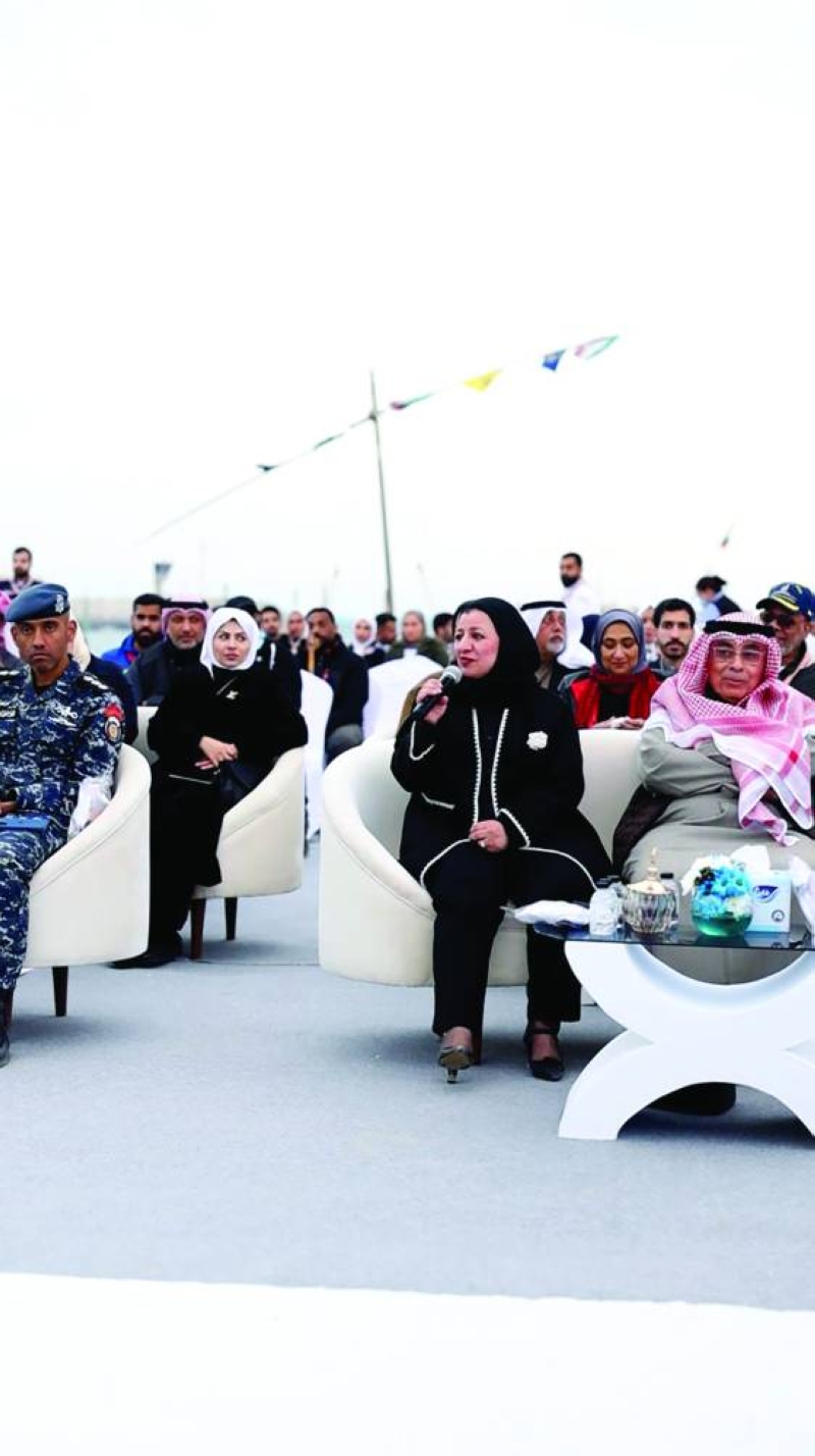 العنزي تتحدث في افتتاح المخيم