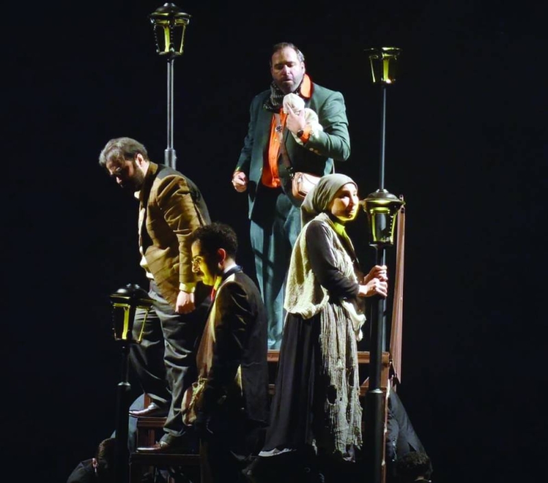 


من العرض المسرحي 