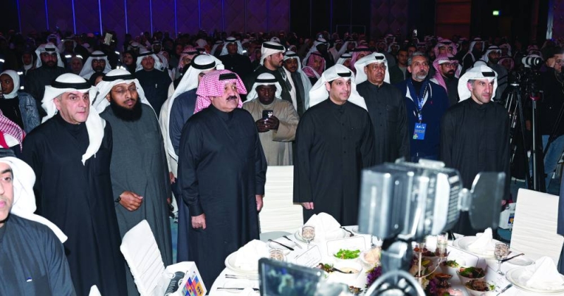 


المطيري يتوسط اليوسف وعبدالله لدى عزف النشيد الوطني 