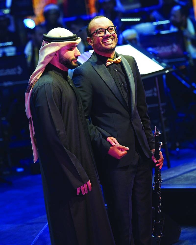 


القحوم يداً بيد مع عبداللطيف غازي 