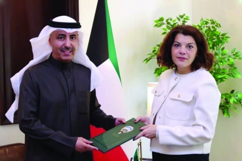 


المري يُسلّم مساهمة الكويت السنوية لوكالة «أونروا» 