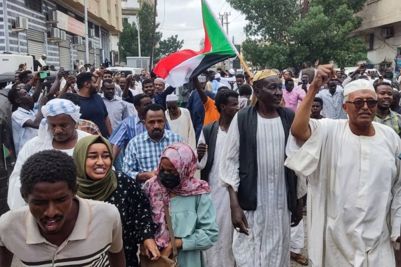 سودانيون يحتفلون بتقدم الجيش في ود مدني