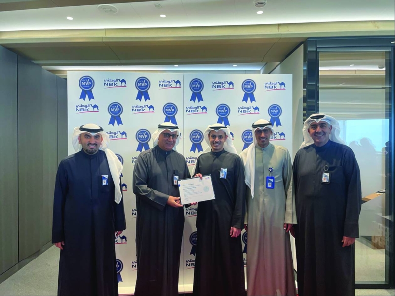 


الفليج والعثمان والعبلاني خلال تكريم الفائزين من الخدمات المصرفية للأعمال 