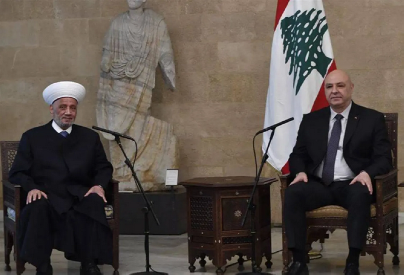 عون مستقبلاً دريان في قصر بعبدا