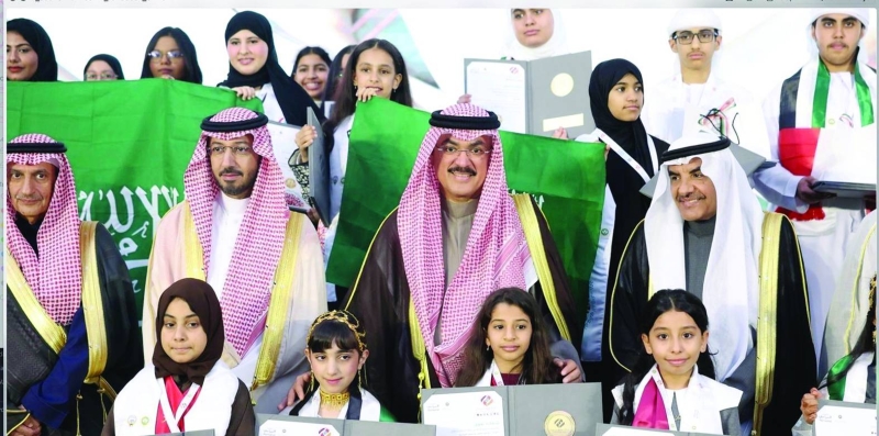 الطبطبائي والعاصمي مع كوكبة من المتفوقين 