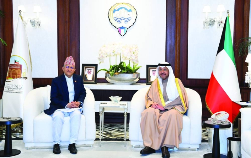 محافظ الفروانية مستقبلاً السفير النيبالي