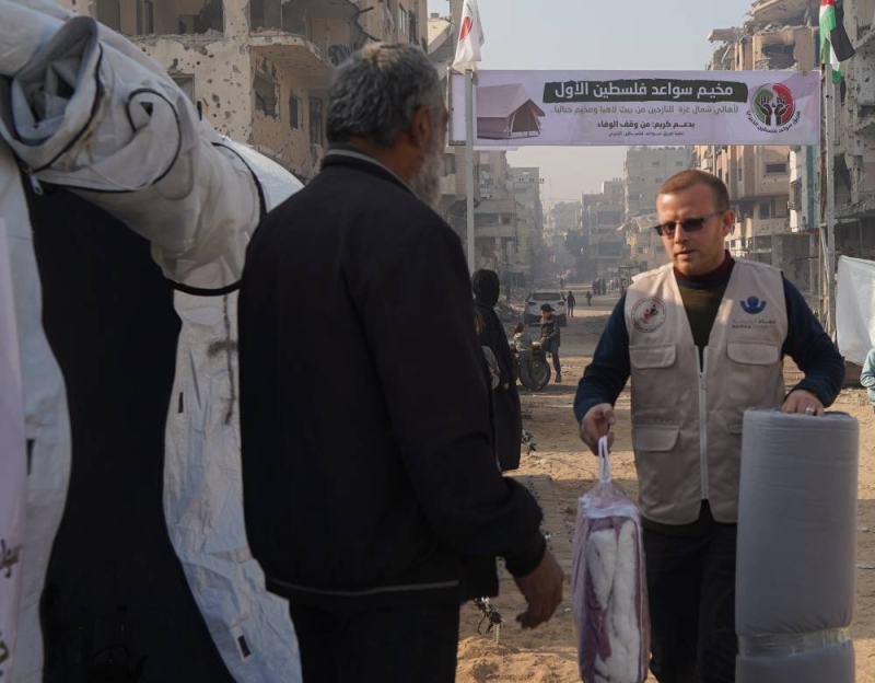إغاثات شتوية توزعها نماء على أسر نازحة شمال غزة