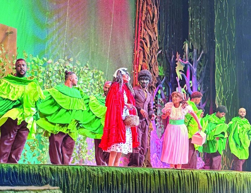 


من العرض المسرحي 