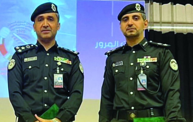 


العميد محمد العجمي والمقدم عبدالله بوحسن 