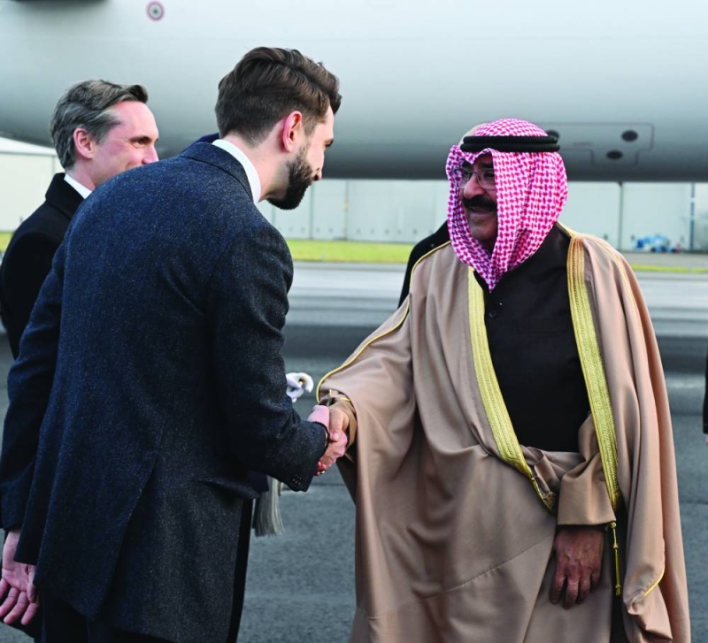 


سمو الأمير لدى وصوله اسكتلندا 