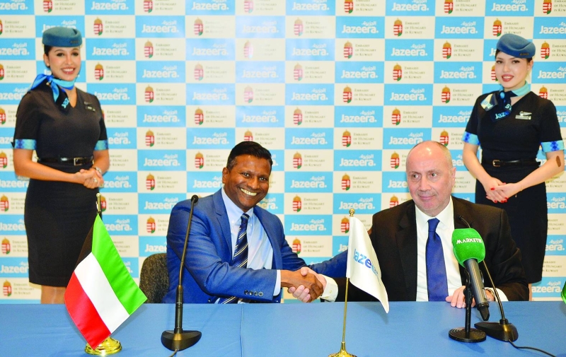 


باراثان باسوباثي وأندراس زابو خلال توقيع مذكرة التفاهم 	( تصوير سعود سالم) 