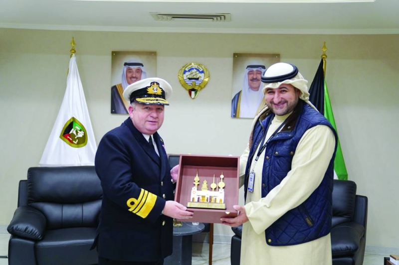 وكيل وزارة الدفاع مستقبلاً الفريق آلجرين الإثنين الماضي 