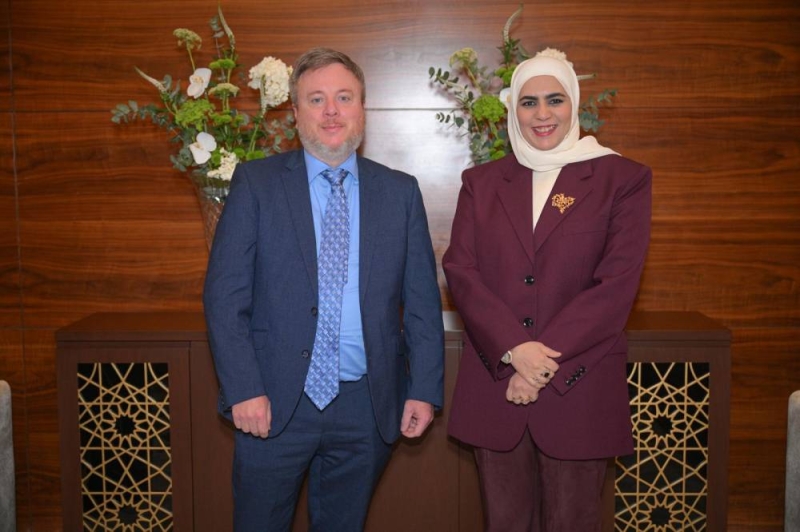 ... ومع المستشار الاقتصادي في السفارة الأميركية براد ستيلول