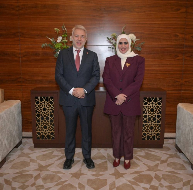 ...ومع السفير السويسري تيزيانو بالميللي