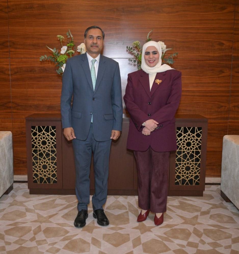 ... ومع السفير الهندي أدارش سويكا