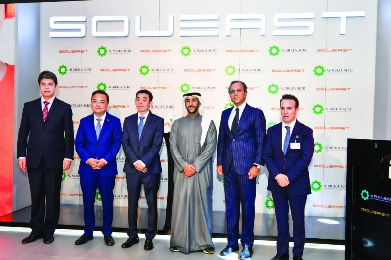 


الملا وفليحان وفقيه والسفير الصيني تشانغ جيانوي وليوي تان والملحق التجاري هيو هانغمينغ 