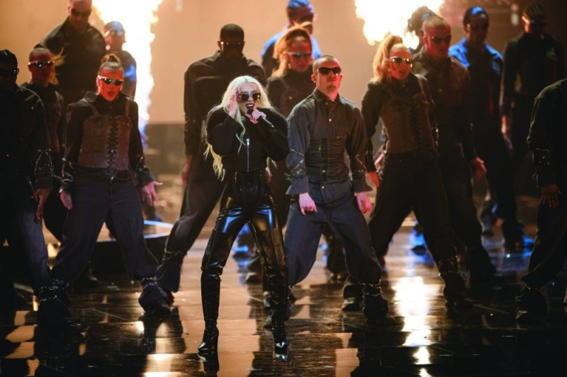 


كريستينا أغيليرا على المسرح 