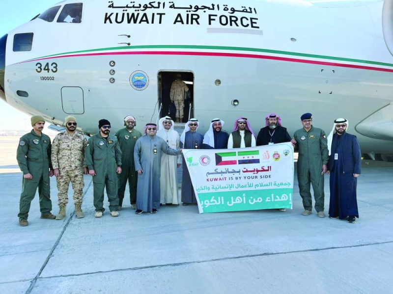 مُمَثّلو الجهات المُشاركة في تجهيز الطائرة الإغاثية