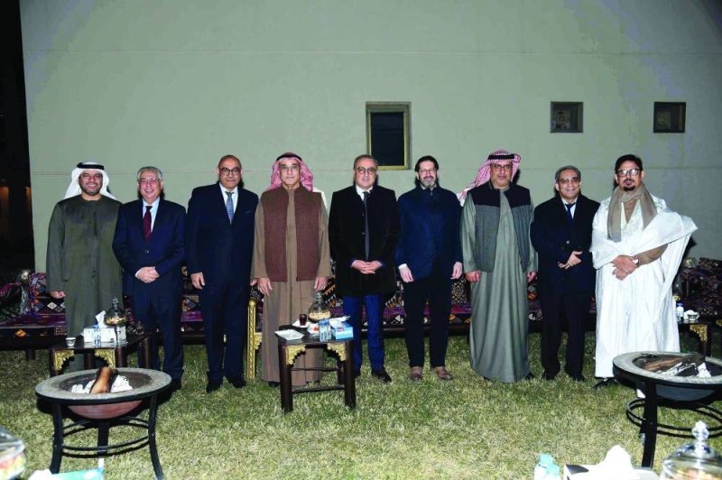 


لقطة جماعية لبعض السفراء 