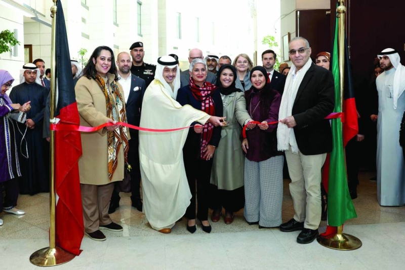 الأحمد يقص شريط افتتاح المناسبة