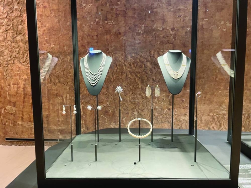 قطع أرشيفية صاغتها أيادي أمهر مصممي المجوهرات العالميين