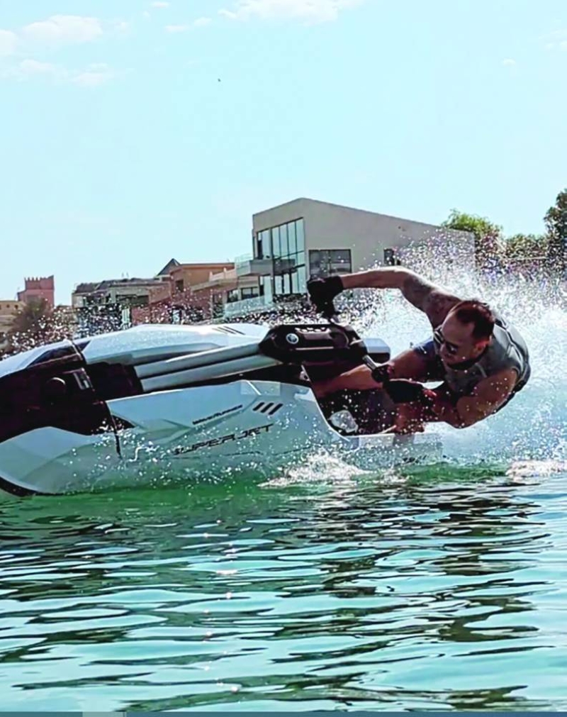 


مهارة أليكساندر اللافتة 