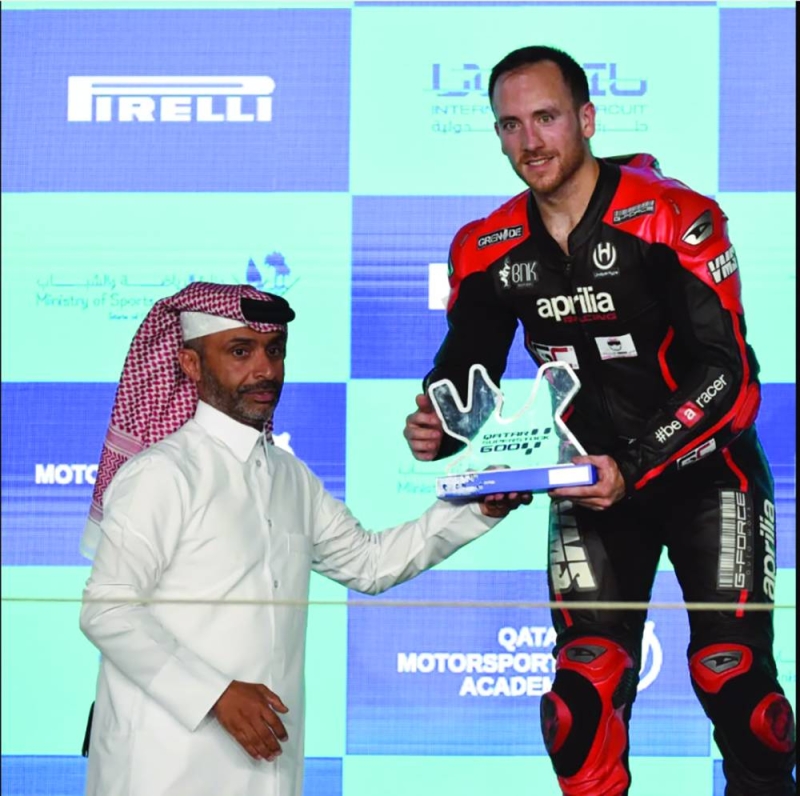 


تكريم قطري للبطل الكويتي 