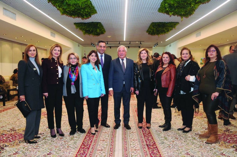 سفير طاجيكستان وعرفة والعضم يتوسطون بعض الحضور