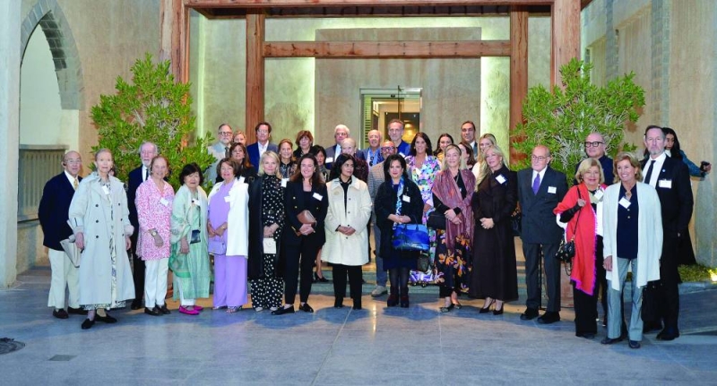 


العنود الصباح مع سفراء الصندوق العالمي للمعالم	 (تصوير سعود سالم) 