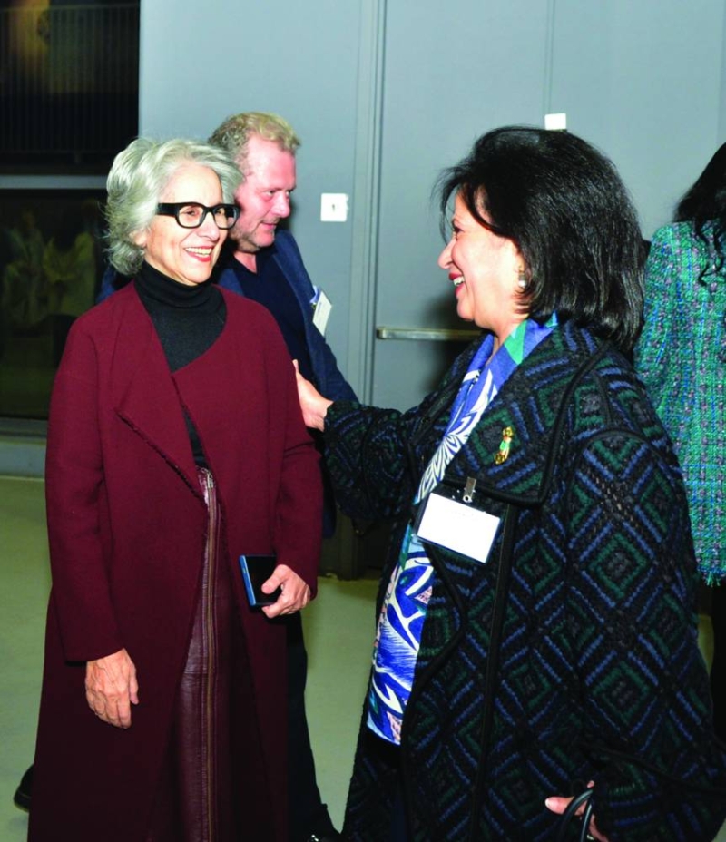 


حصة صباح السالم في استقبال الوفد الزائر 