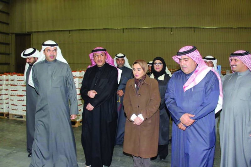 


الحويلة في جولة داخل السوق بعد افتتاحه 