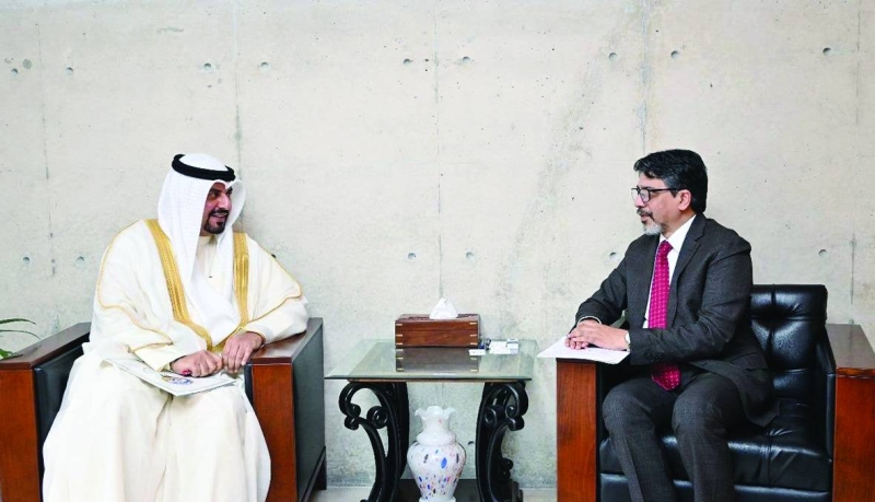 


جانب من اللقاء بين وزير الخارجية والسفير حمادة 