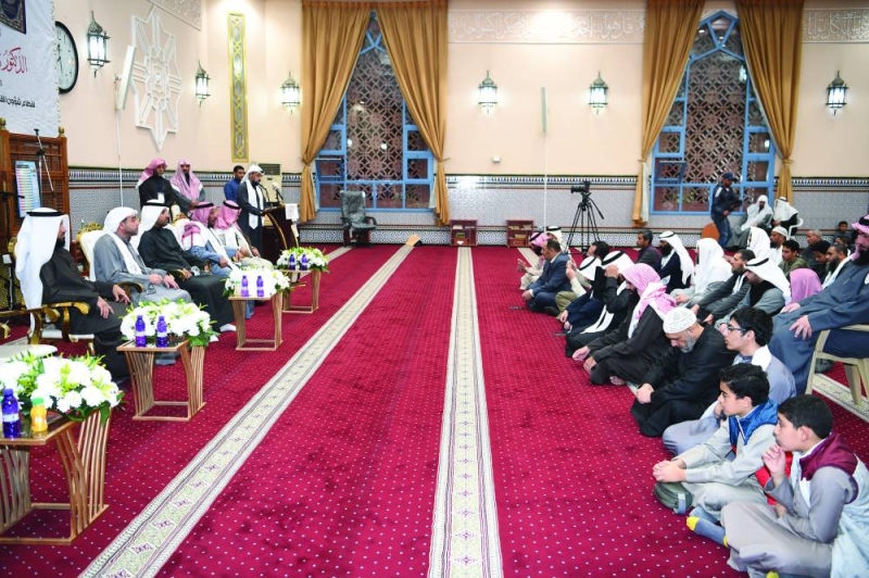 


جانب من الحضور الكبير في مسجد خالد يوسف المرزوق خلال الحفل 