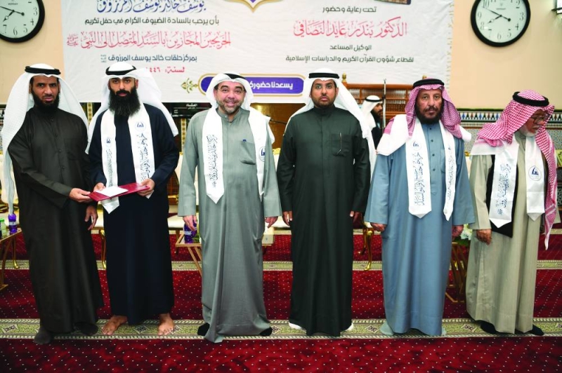 


بدر جمعة العمران مكرماً 