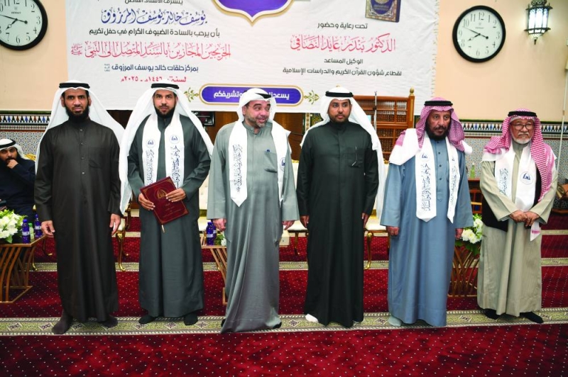 


تكريم أحمد عبيد الديحاني 