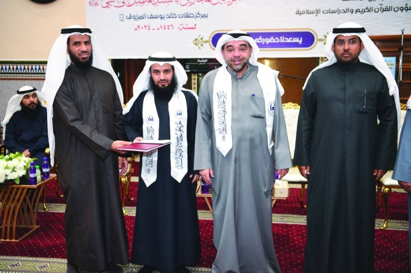 


تكريم الخريج عبدالرحمن منصور القريافي 