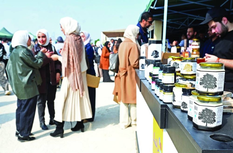 


المشاريع الصغيرة تقدم منتجات متعددة 