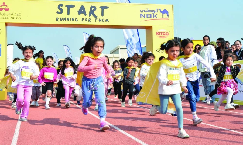 


الصغيرات ينطلقن في بداية السباق 